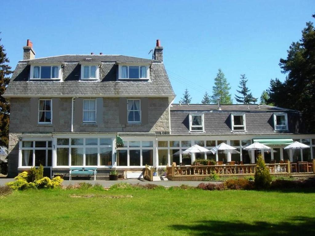 Glen Lui Hotel Баллатер Экстерьер фото